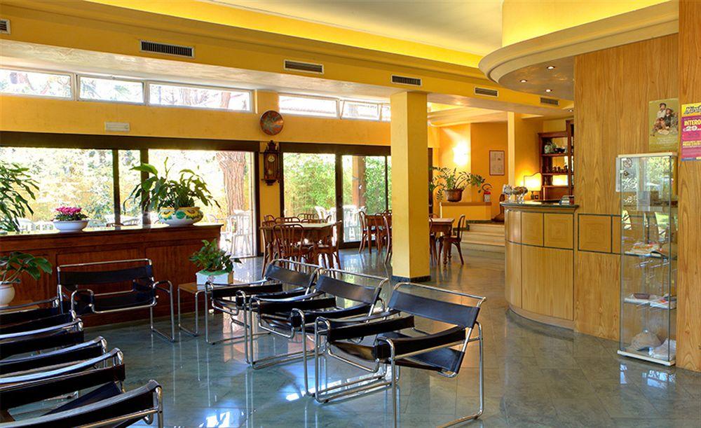 Hotel Columbia มารีนาโรเมอา ภายนอก รูปภาพ