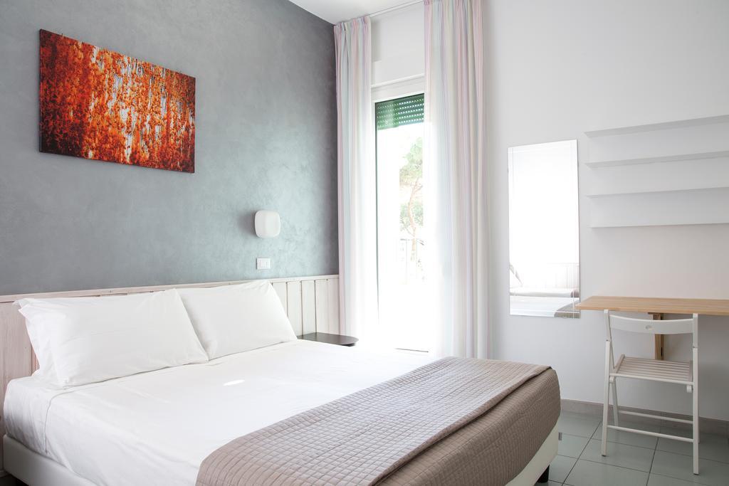 Hotel Columbia มารีนาโรเมอา ภายนอก รูปภาพ